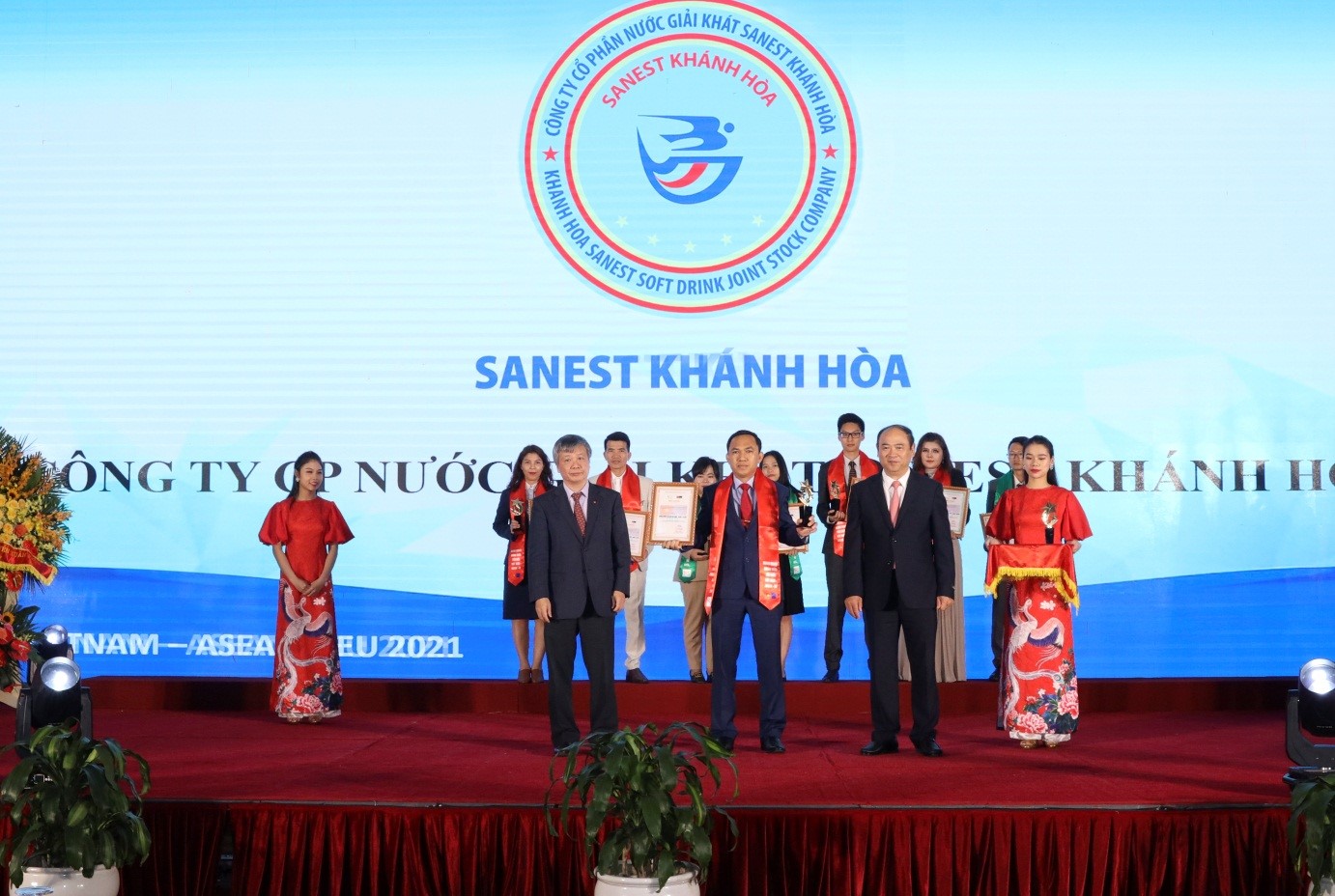 Sanest Khánh Hòa - Top Doanh nghiệp dẫn đầu ngành kinh tế Việt Nam, ASEAN - EU