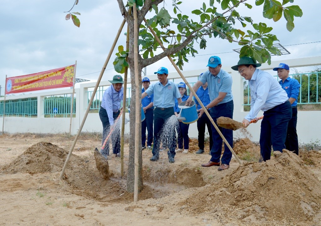 Sanest Khánh Hòa tích cực hưởng ứng “Tết trồng cây đời đời nhớ ơn Chủ tịch Hồ Chí Minh”