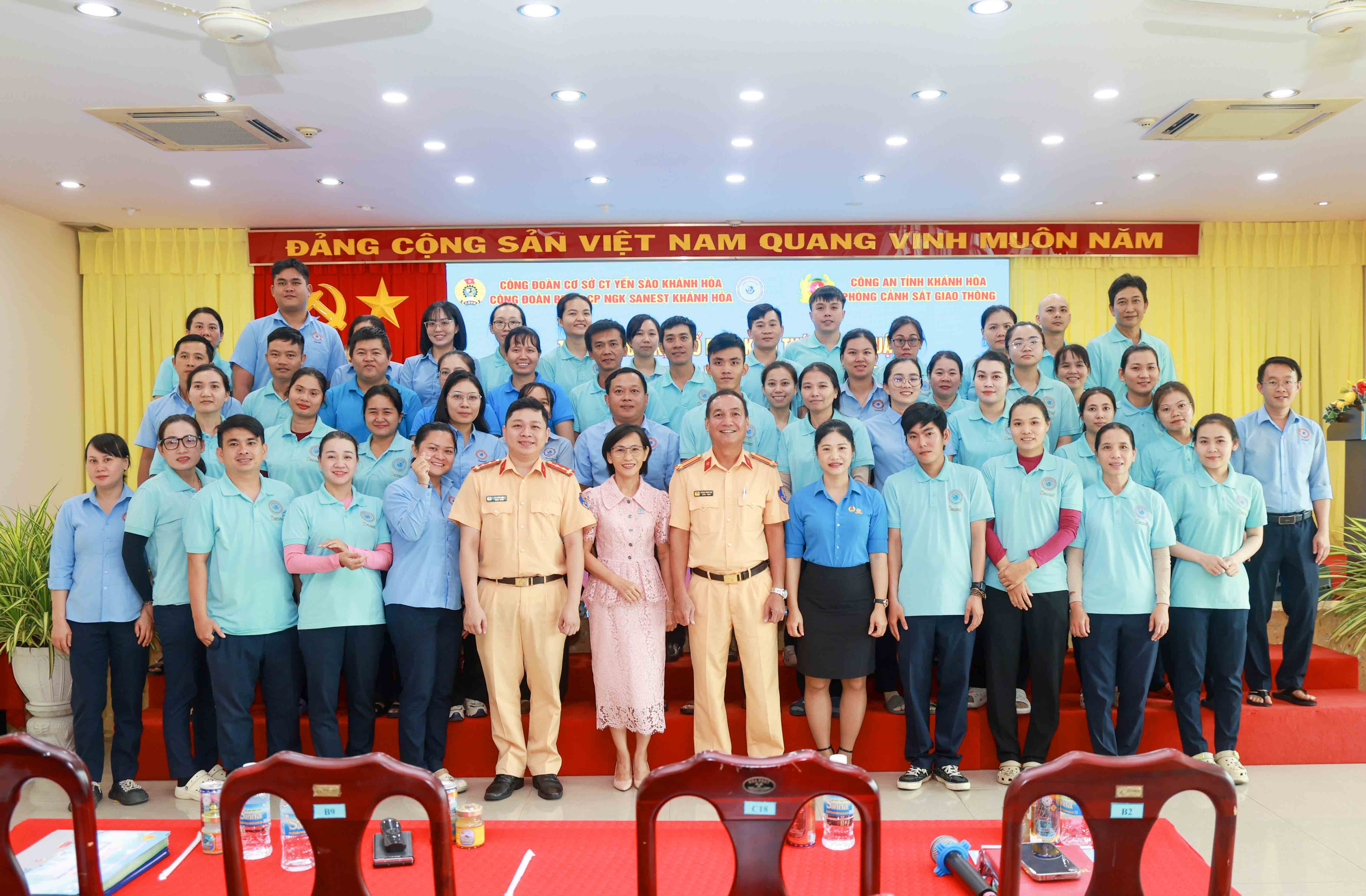 CÔNG TY CP NGK SANEST KHÁNH HÒA TỔ CHỨC TUYÊN TRUYỀN, TẬP HUẤN ATGT CHO CBCNLĐ
