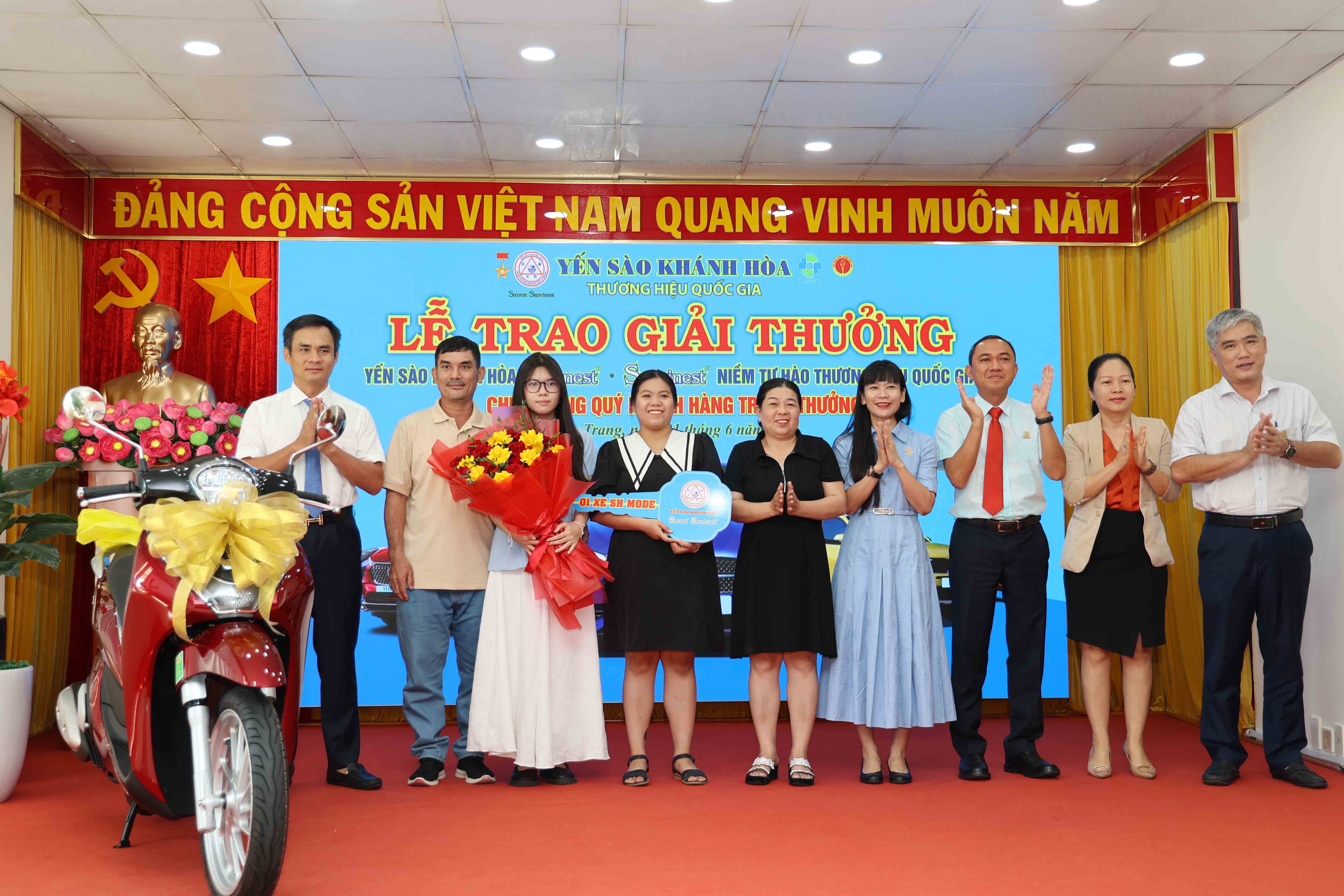 CHÚC MỪNG KHÁCH HÀNG MAY MẮN TRÚNG XE MÁY SH MODE TẠI KHÁNH HOÀ