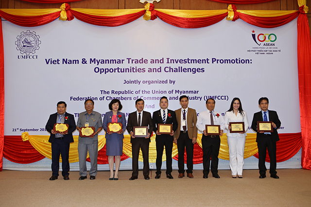 Công ty CP NGK Sanest Khánh Hòa được trao chứng nhận “Thương hiệu phát triển bền vững ASEAN”
