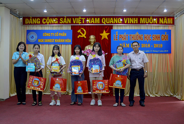 Lễ phát thưởng học sinh giỏi năm học 2018 - 2019