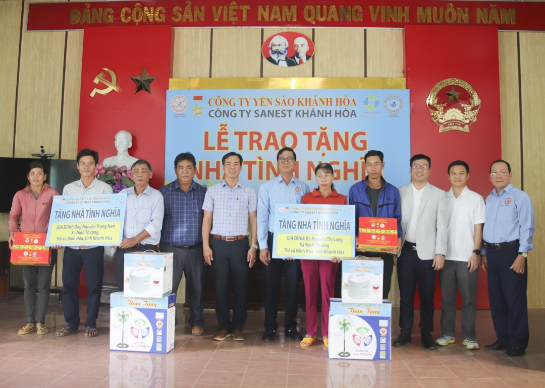 Công ty Cổ phần Nước giải khát Sanest Khánh Hòa trao 2 căn nhà tình nghĩa tại Ninh Hòa