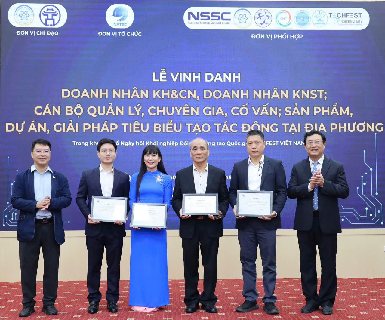BÀ TRỊNH THỊ HỒNG VÂN ĐƯỢC VINH DANH DOANH NHÂN KHOA HỌC & CÔNG NGHỆ TIÊU BIỂU
