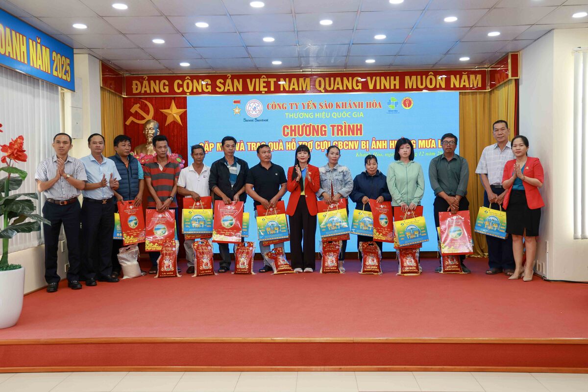 YẾN SÀO KHÁNH HÒA SẺ CHIA VÀ ĐỒNG HÀNH CÙNG NGUYÊN CBCNV SAU MƯA LŨ