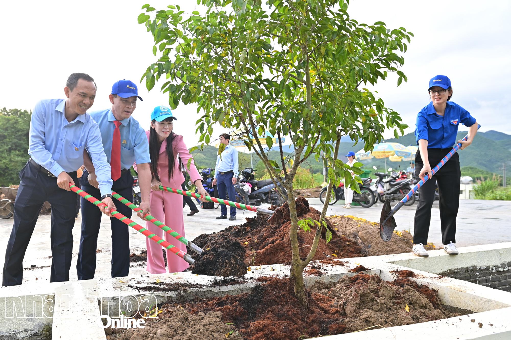 Đoàn cơ sở Công ty Yến sào Khánh Hòa phát động trồng hơn 2.000 cây xanh